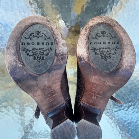 Neosens Rococo Tooled Brown Leather Mary Janes Spool Heel - Picture 10 of 14